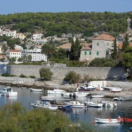 Katarina * 赫瓦尔